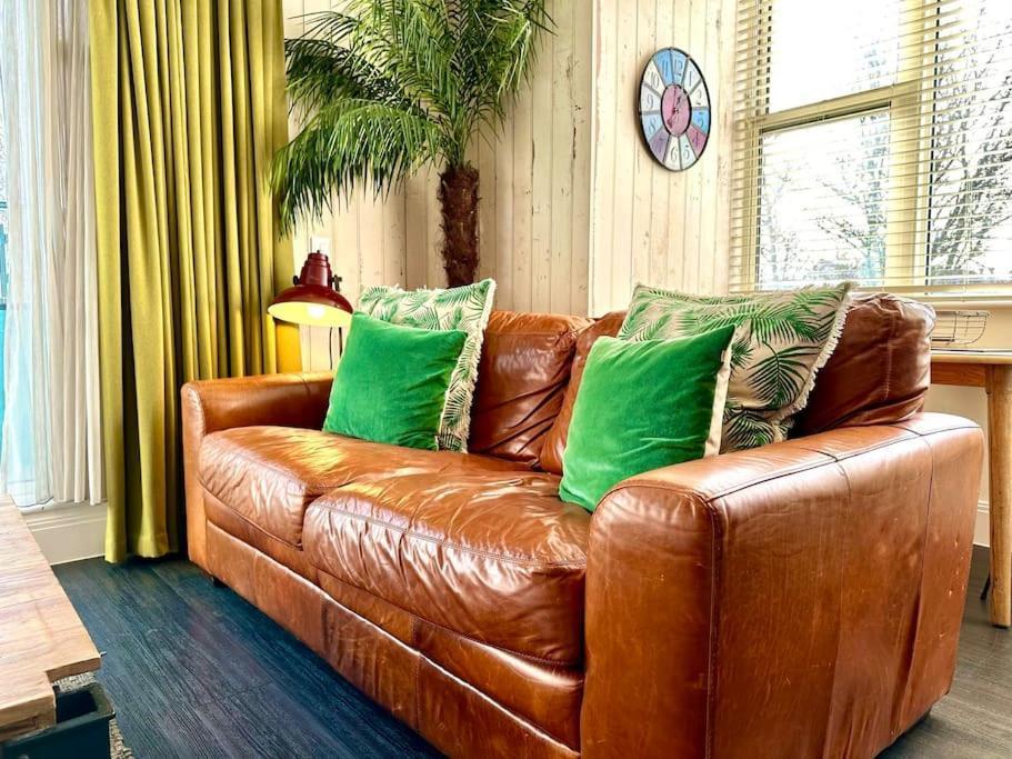 Designer Apartment Inc Free Parking & Fast Wifi 1 Minute Walk To Poole Quay - Great Location - Free Parking - Fast Wifi - Smart Tv - Newly Decorated - Sleeps Up To 2! Close To Poole & Bournemouth & Sandbanks ภายนอก รูปภาพ